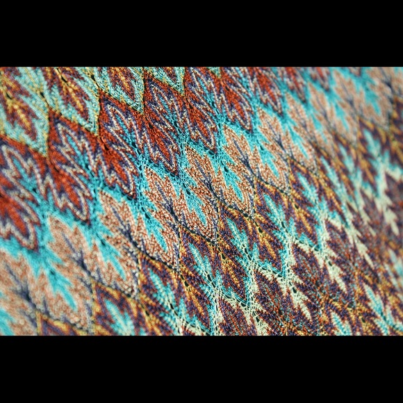 Large High-Low Short Sleeve Shirt - Picture 2 of 6